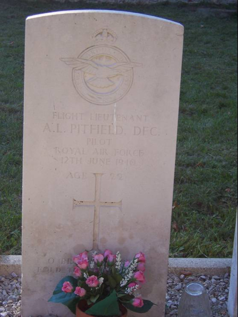 88 Squadron Fairey Battle I L5334 Grave of Fl:Lt. Alan Leonard Pitfield. D.F.C