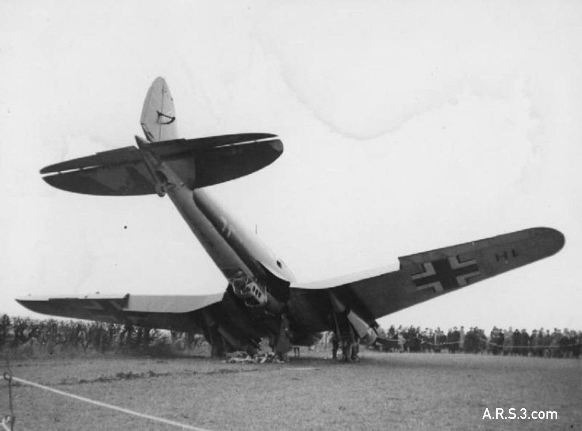 Well known photos of the 1H + EN on its nose.