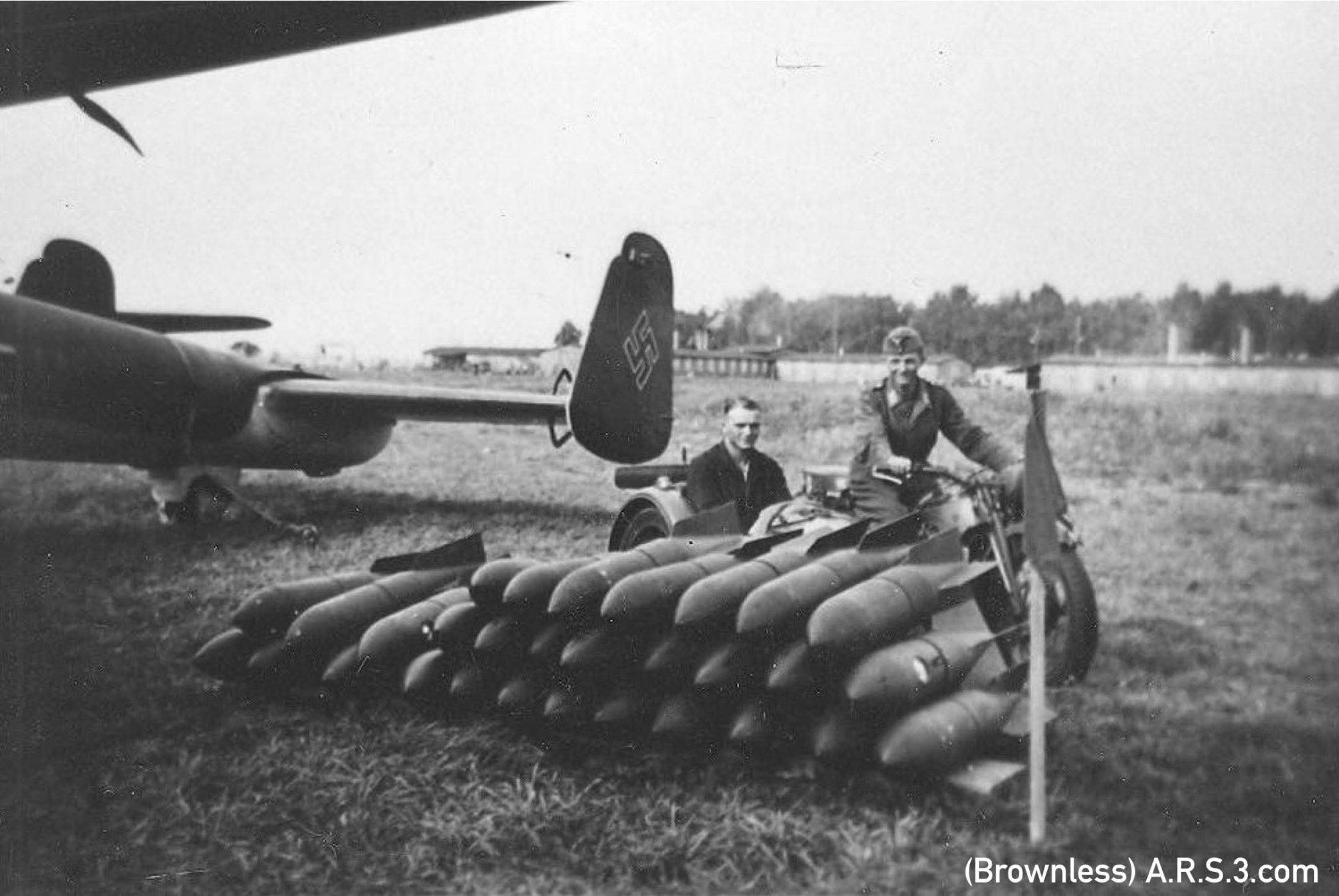 KG 2 1940 – A Dornier Do 17Z is being bombed up for the next sortie. (Brownless)
