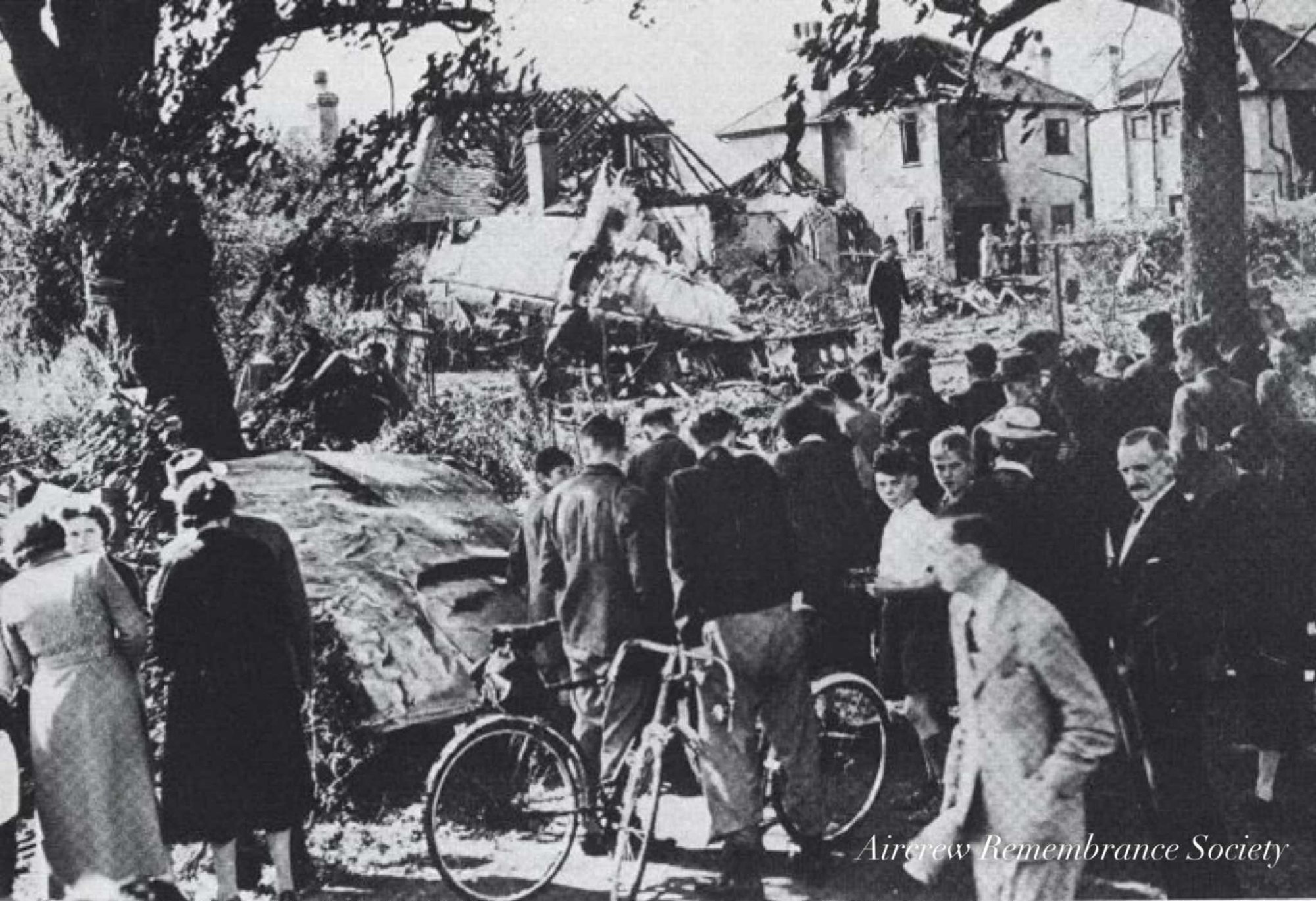 Crash site of Major. Fanelsa’s He 111H-2 in between houses in Manor Avenue.