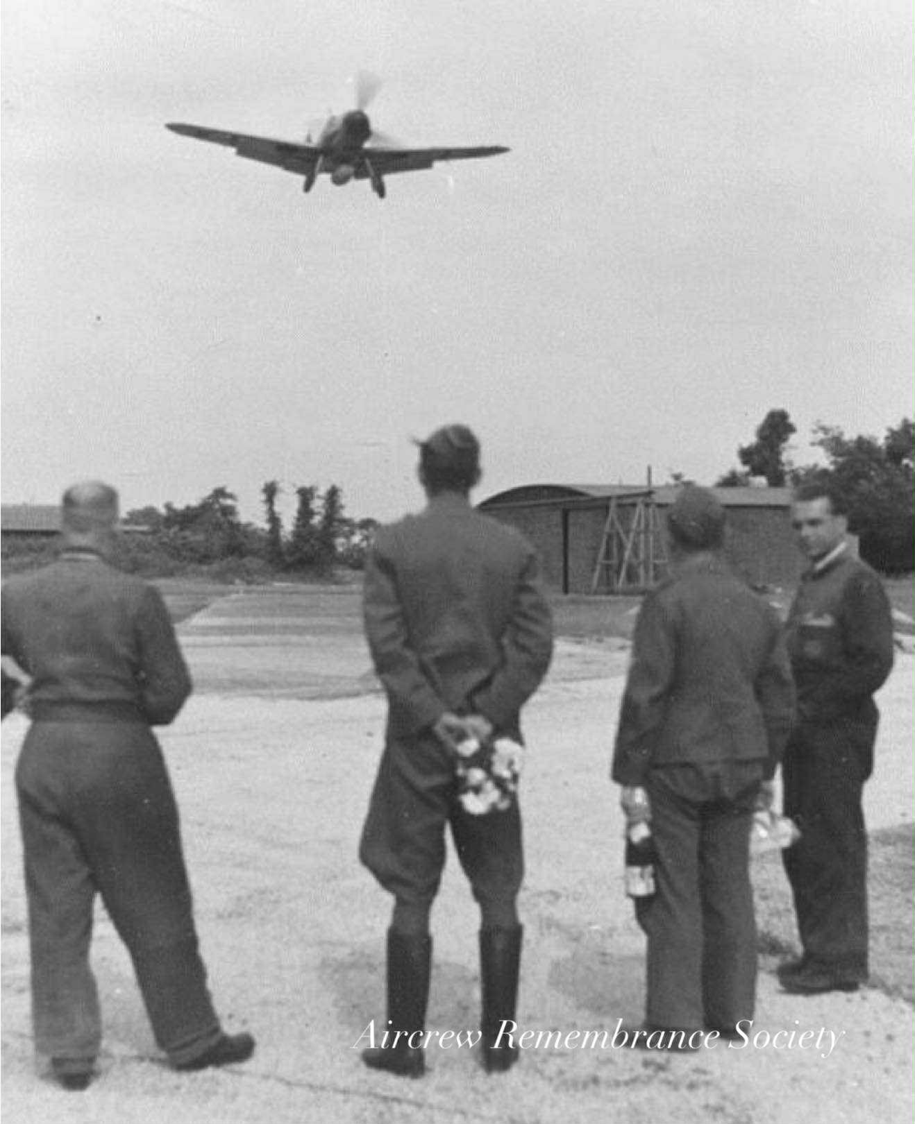 Leutnant. Raucheisen returns home safely from his first mission to England with
4./(F)123 on the 25.06.42 return from Falmouth