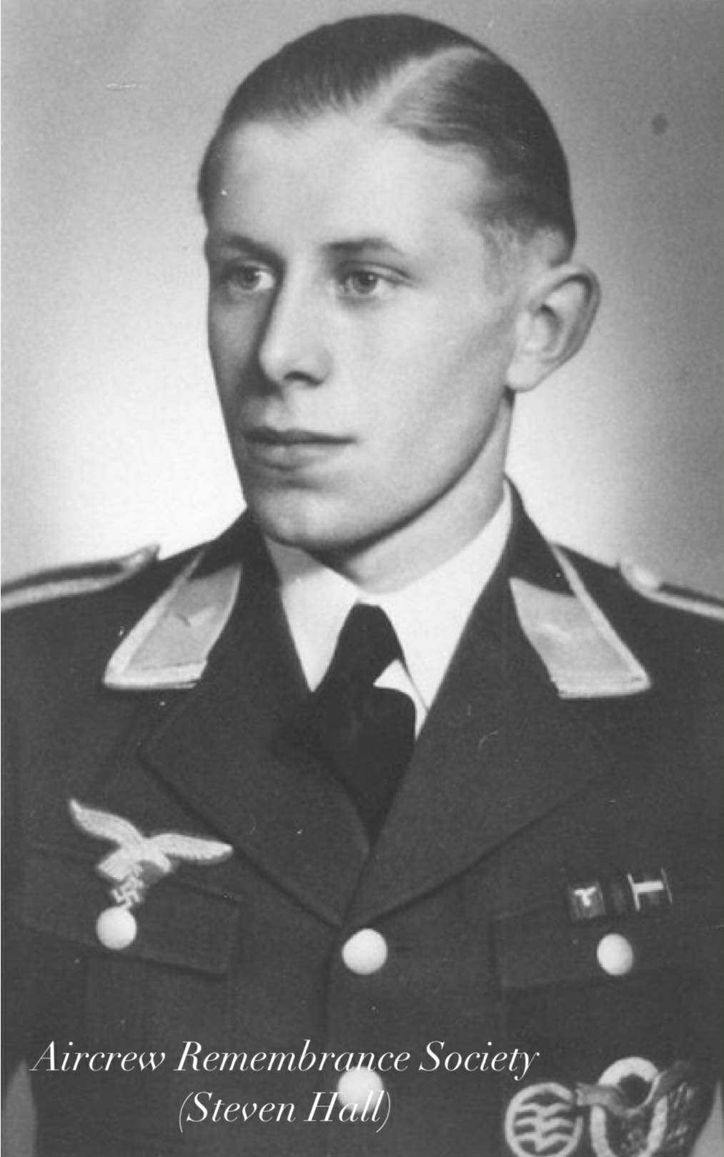 Unteroffizier. Emil Boesch 1940 (Hall). 