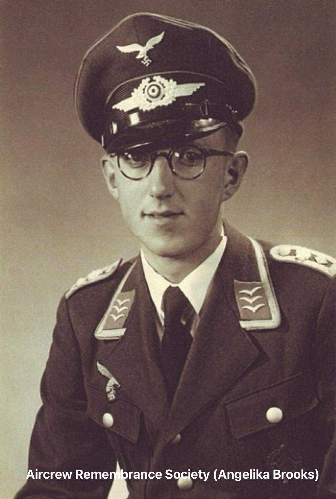 In the Luftwaffe – Theo Maar (Brooks)