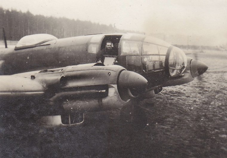 21.12.1939 3./(F)121 Heinkel He 111H-2 Wnr.(not recorded) Uffz. Keller
Location: Near Spöck, Germany. (New July 2014)