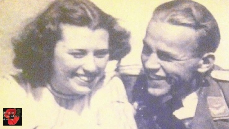 Olaf Hansen and his Elisabeth marry in 1944. When the war ends, the pilot is lost. But the family continues to search.