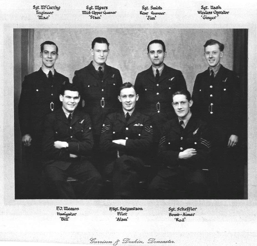 Crew of Halifax HX350. (Peter Myers)