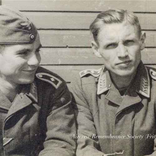 Pilot, Oberfeldwebel. Franz Vonier with his good friend & comrade Fritz Pons (Fritz Pons).