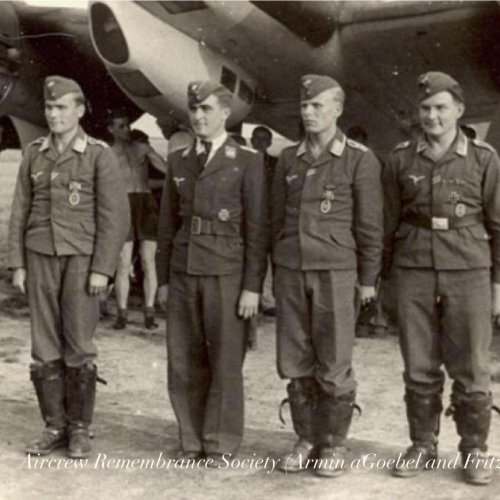 Ofw. Hollerbach, Oblt. Berndt, Ofw. Reiche and Uffz. Reiser pictured 27.06.41 after
their successful return to Bucfollowing the combat with two Spitfires.