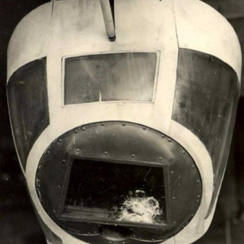 Junkers Ju 88 (4U + AH) suffered between 15 – 20 bullet strikes from the attacking Spitfires.
The bola received a direct hit but luckily the armored glass saved the life of Josef Reiser.