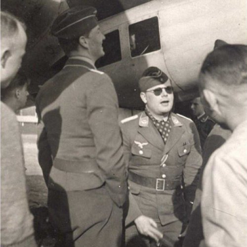 Otto Meinhold in conversation with his pilot Wolfgang Schlott, Paris-Buc, March 1941