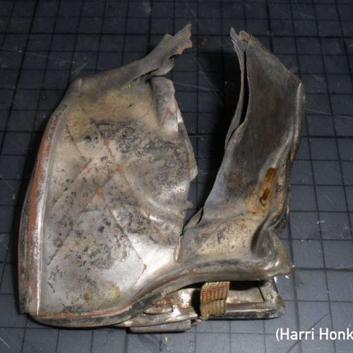 Another photo of the cigarette case closed (Harri Honkanen)