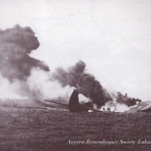 The 4U + KH pictured shortly after landing, one of the engines burst into flames during the flight. (via Lukas Gred)