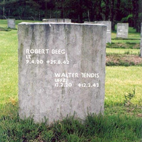 The grave of Pilot; Robert Beeg