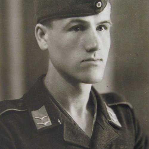 Franz Huske (Andy Saunders).
