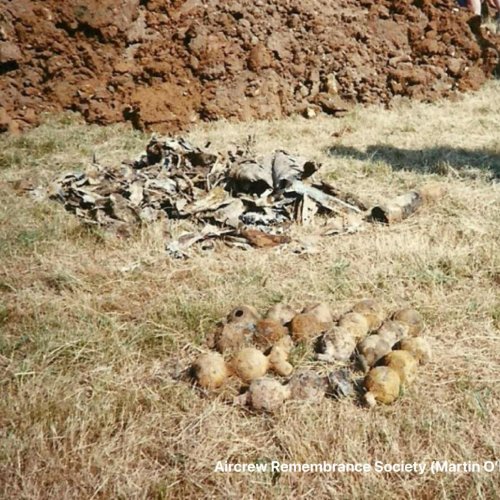 Assorted airframe wreckage together with a number of oxygen bottles. Below; Prop hub (O’ Brien)