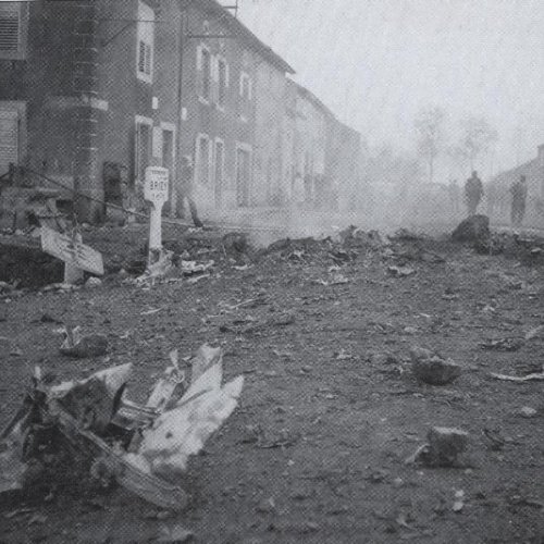 08.11.1939 1./(F)123 Dornier Do 17P Wnr.(not known) Ofw. Stühler Location: Lubey, 12 km SW of Sizun, France.
The crash site at Lubey pictured shortly after the crash (Parry)