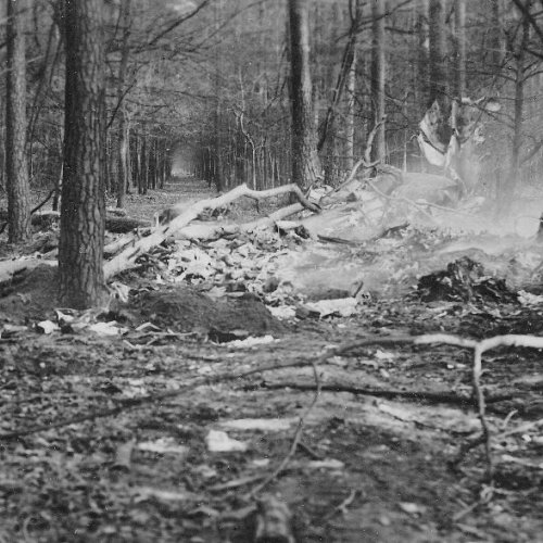 21.12.1939 3./(F)121 Heinkel He 111H-2 Wnr.(not recorded) Uffz. Keller
Location: Near Spöck, Germany.
Aftermath, burnt out remains of Kurt Keller’s He 111 in woodland near Spöck (Schmitz)