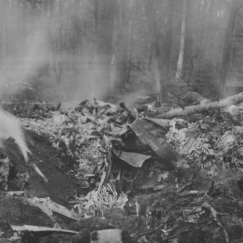 21.12.1939 3./(F)121 Heinkel He 111H-2 Wnr.(not recorded) Uffz. Keller
Location: Near Spöck, Germany.
Aftermath, burnt out remains of Kurt Keller’s He 111 in woodland near Spöck (Schmitz)