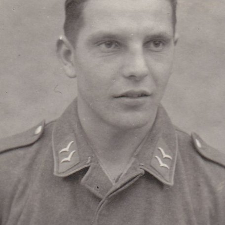 21.12.1939 3./(F)121 Heinkel He 111H-2 Wnr.(not recorded) Uffz. Keller
Location: Near Spöck, Germany.
Portrait of Ewald Otto (Schmitz)