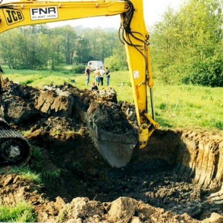 The excavation of P/O Gordon's Spitfire (via C. Ellis)