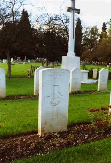Robert's grave at Northwood.