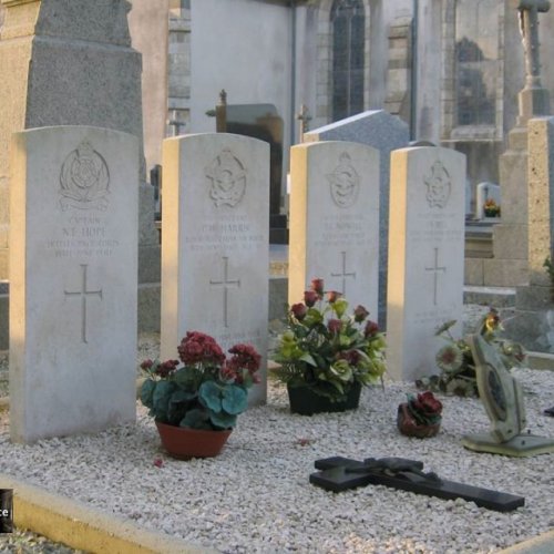 Photograph of well tendered graves (Courtesy Geoff Swallow)