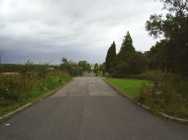 The entrance to Epping Cemetery (King)