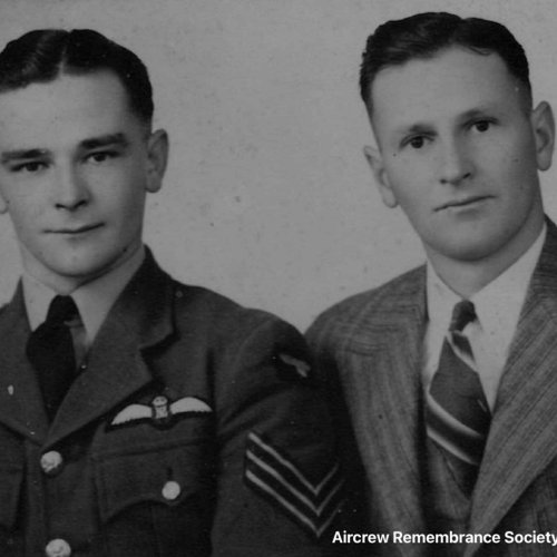Sergeant (Pilot) Rothesay Linton Jones 415700 R.N.Z.A.F. and his brother Innes Jones. (Hannah Teal)