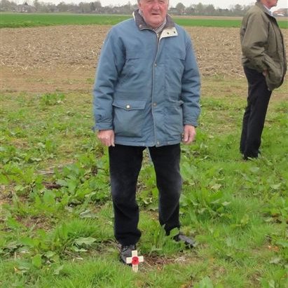 Len Brettle planting a memorial cross at the crash site of his brother Les. (via R. Brettle)