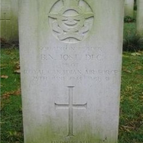 Fl/Lt. Jost DFC  (courtesy Frans van Cappellen) (Halifax II JD147)