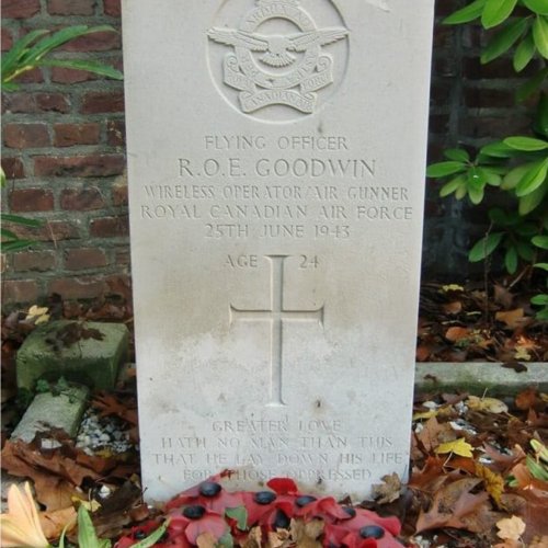 Grave of W/Op/Air/Gnr: F/O. Robert Oscar Evans Goodwin J/15706 RCAF (Halifax II JD147)