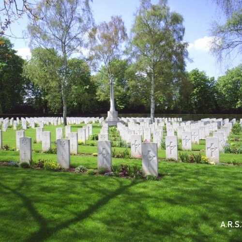Those who lost their lives now rest in Oxford (Botley) Cemetery.